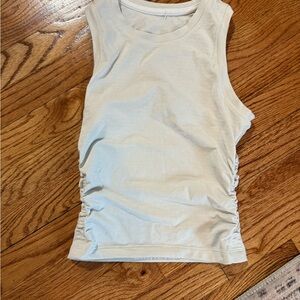 Lululemon license to train tank size 4 i believe, no size dot